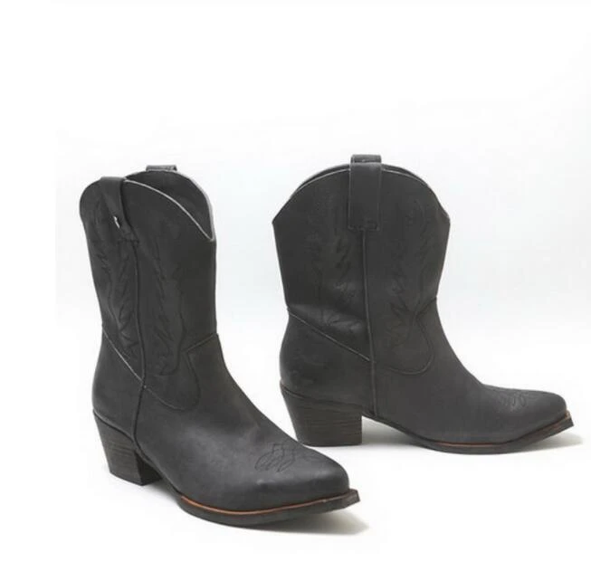 low heel cowgirl boots