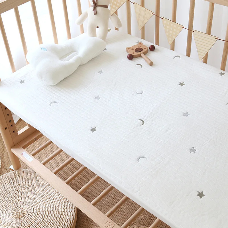 Корейская стеганая детская кроватка, натяжная простыня с вышивкой в виде медведя, вишни, звезды, хлопковая детская простыня для младенцев, наматрасник, покрывало