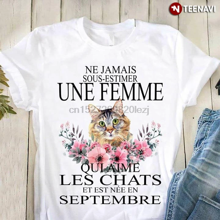 Ne Jamais Sous Estimer Une Femme Qui Aime Les Chats Et Est Nee En Septembre T-Shirt |
