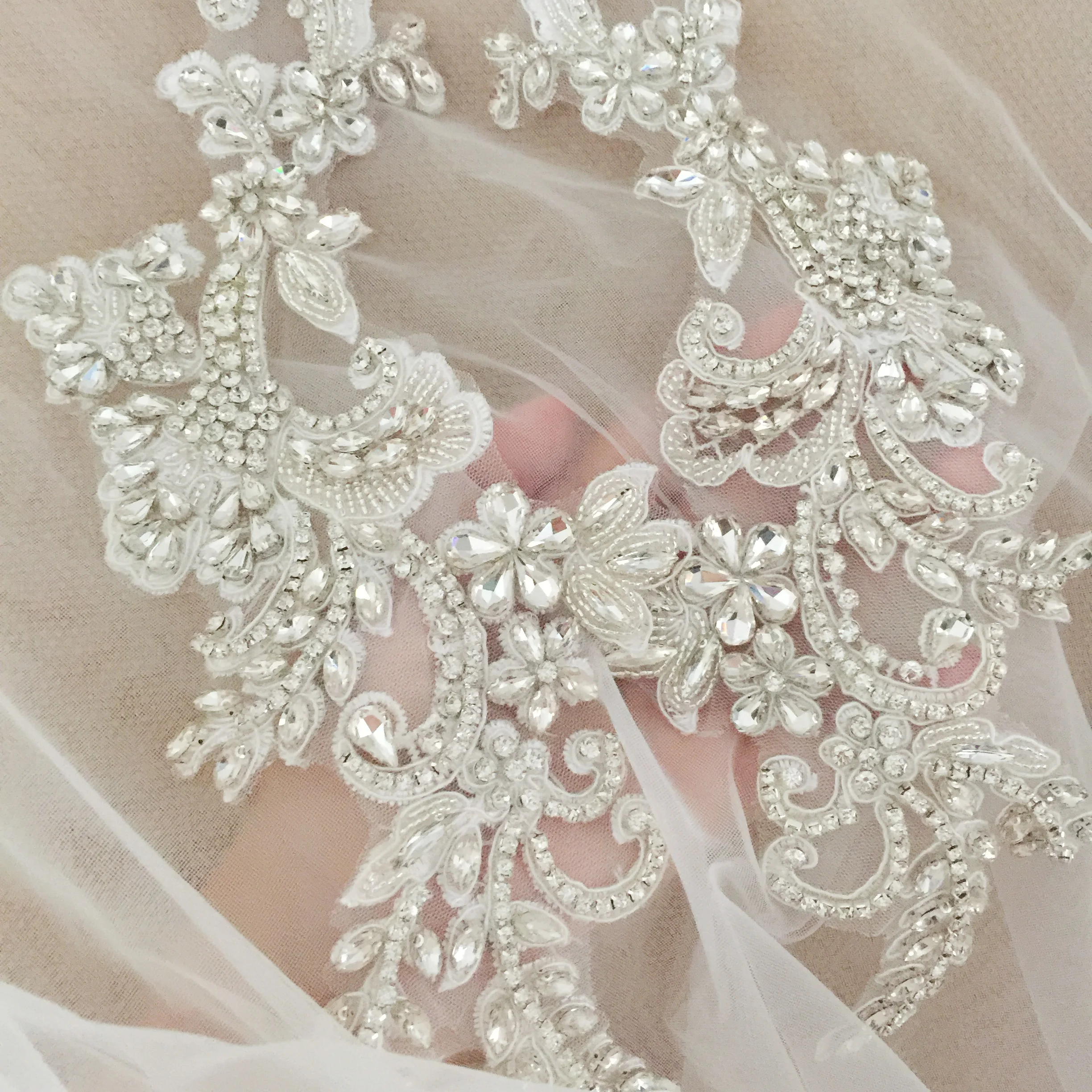 1 paar 2 Stück Handgemachte Haute Couture Blume Strass Perlen Eisen auf Applique Braut Mieder Gürtel Schärpe Hochzeit Motiv 16x44cm – Detail 27