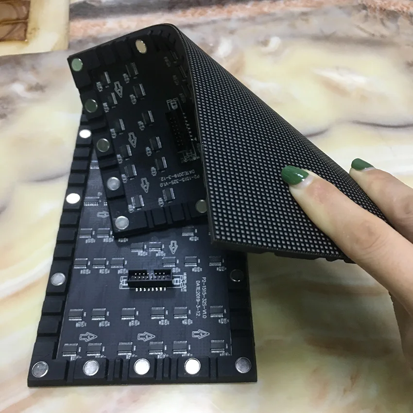 P1.875/P2/P4 LED soft module 256 x 128mm, P4 LED flexible panel. Indoor full-color LED curved LED display module
