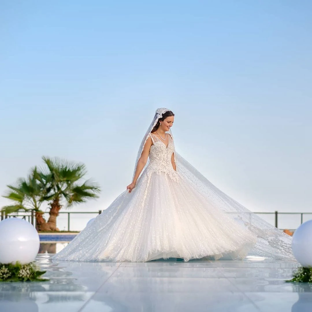 

Экстра Пышное Бальное платье из тюля свадебные платья без рукавов с V-образным вырезом Аппликации кружевные свадебные платья с низкой спиной