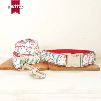 

MUTTCO retailing self-design dog collar and leash THE CHRISTMAS LEAVES handmade poly satin and nylon 5 sizes dog collar UDC096
