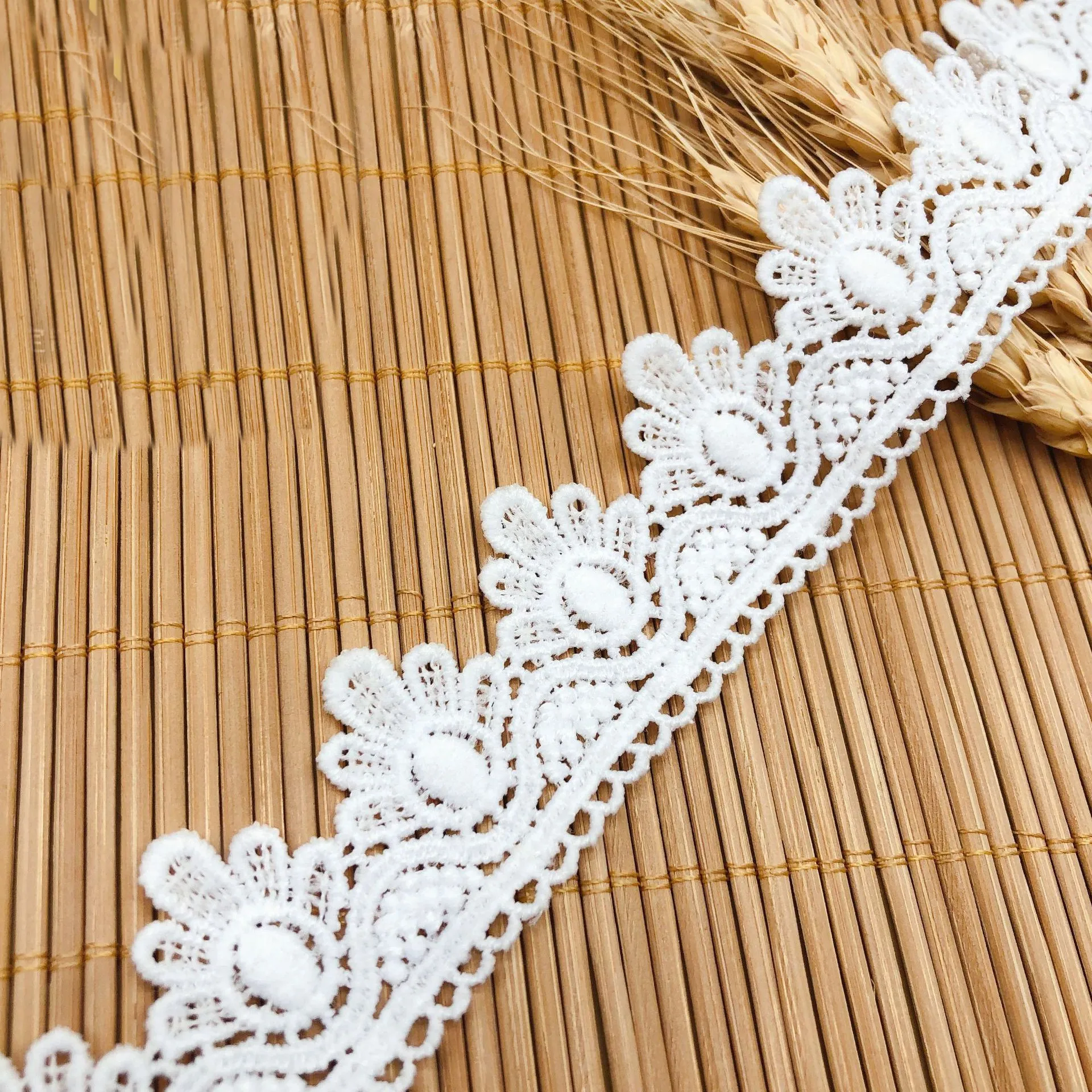 

2Yards Embroidered Unilateral Silk Lace Fabric Trim DIY Sewing Skirt Home Furnishings Wedding Jewelry Garment Accessories