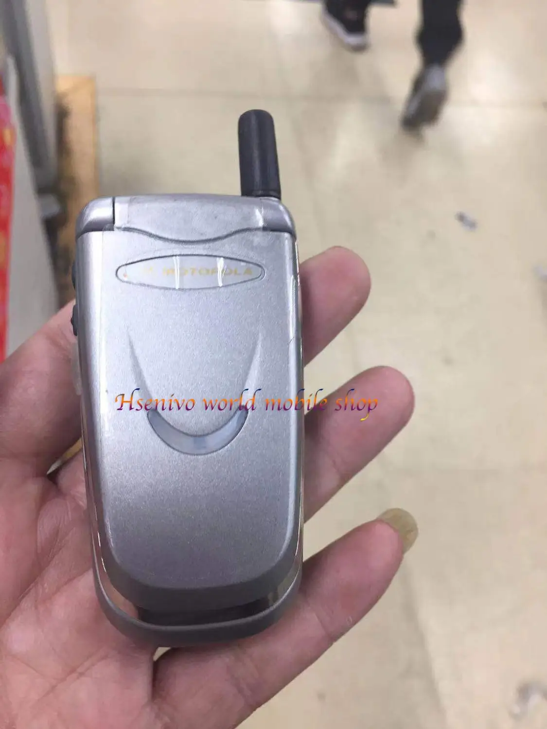 V8088 100% Оригинальный разблокированный телефон Motorola Flip мобильный Гарантия один год