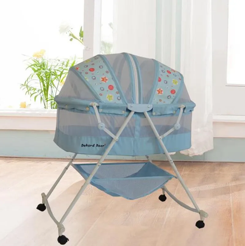 Multifunctional Baby Bed Can Change To Baby Rocking Cradle Portable Infant Bassinet with Lockable Wheels