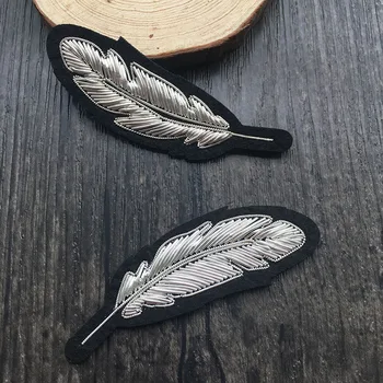 

High quality hand-embroidered Indian silk brooch wire wire pattern feather brooch clothing
