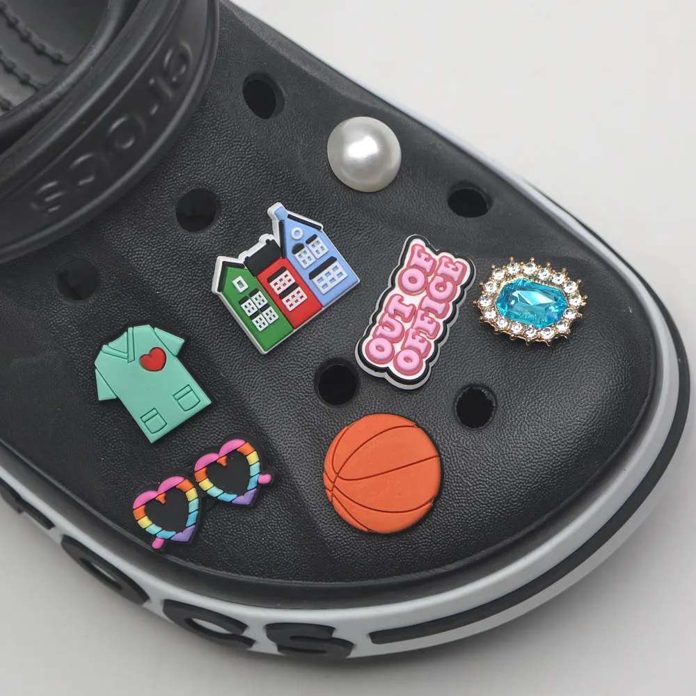 

1pcs Hot Cartoon Image PVC Shoe Charms CAR BGM OMG football JIBZ Croc Charms Shoes Decoration for Kids Xmas Gift