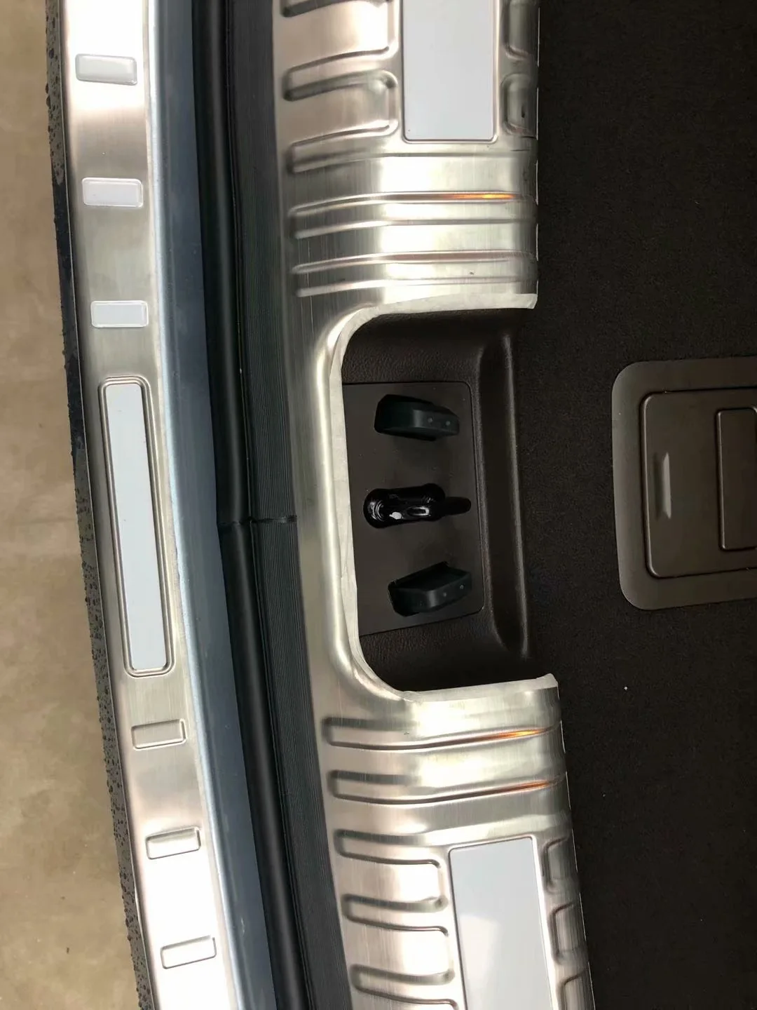 19 Geely glowa ji Built-in Back Fender Trunk Guard Article Threshold Only Modified Trunk Trim