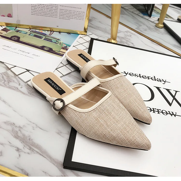 Шлепанцы; женская обувь; шлепанцы с острым носком; летние шлепанцы с заклепками и пряжкой на ремешке; обувь на плоской подошве; г.; классическая резиновая обувь с металлическим украшением из конопли