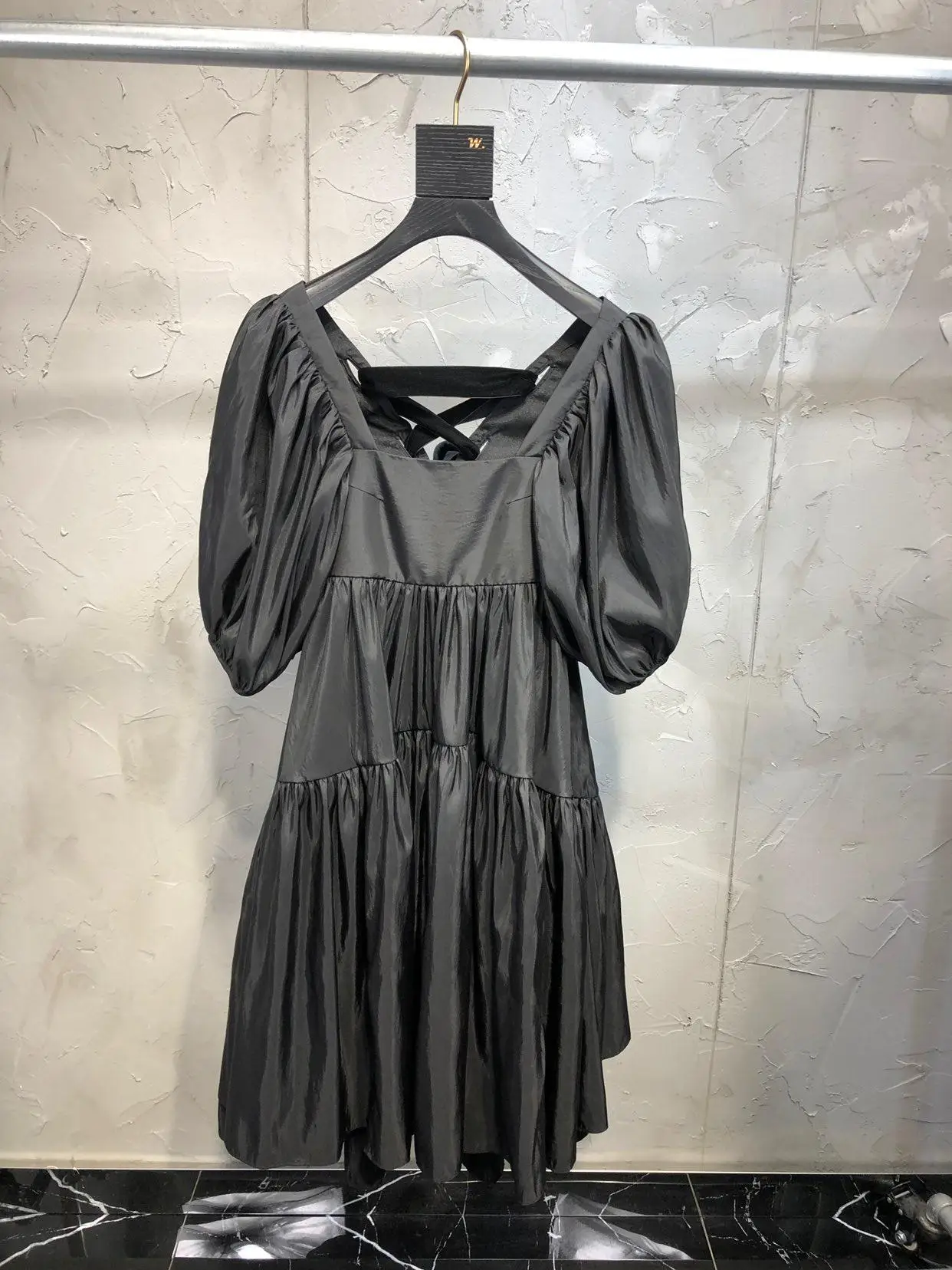

2019 new ladies fashion bubble short-sleeved square collar back hollow pleated dress 0729