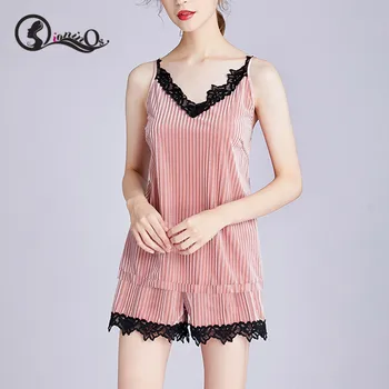 

Women Sexy Sleepwear 2019 Autumn Winter New Gold Velvet Short Pajamas Set Loose Elastic Lace Strap Shorts Pajamas 2PCs Set