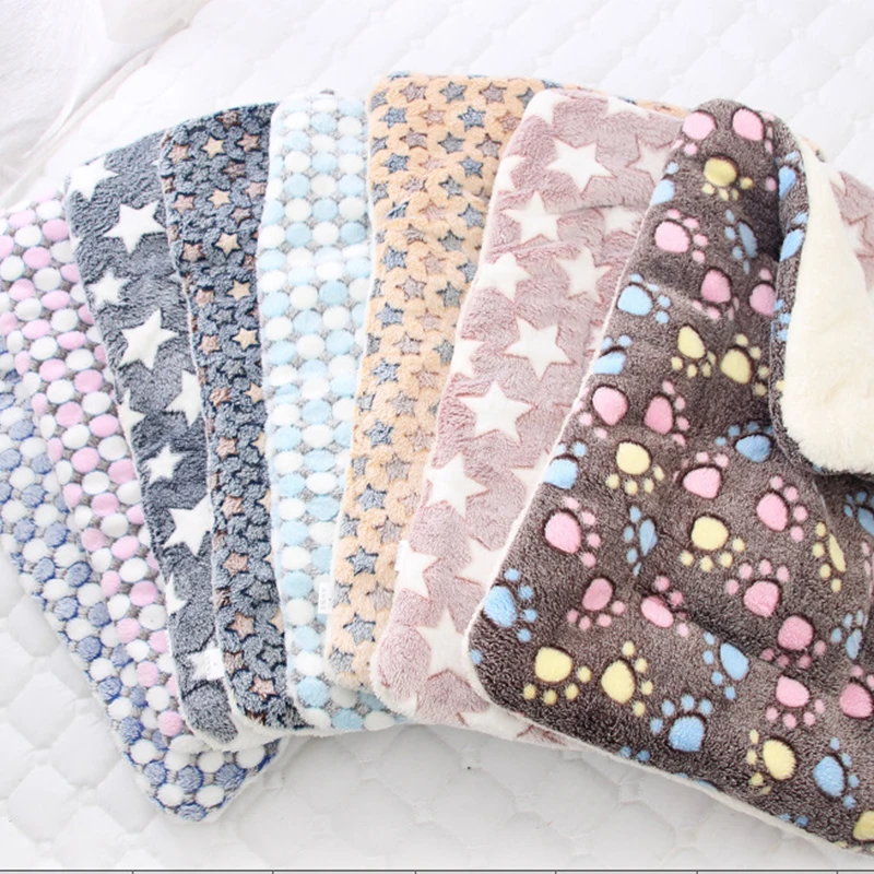 Warm Pet Dog Bed Winter Flanella Kennel Addensare Warm Cat Dog Coperta Sleeping Cover Lair Pet Asciugamano Cuscino Accessori