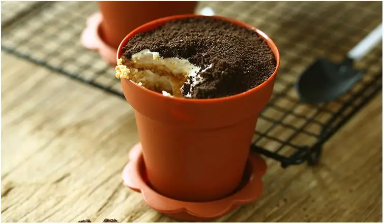 100Set Creative 150ml pot cake mug with lid and scoop ice cream yogurt mousse mug cake packing box Free Shipping