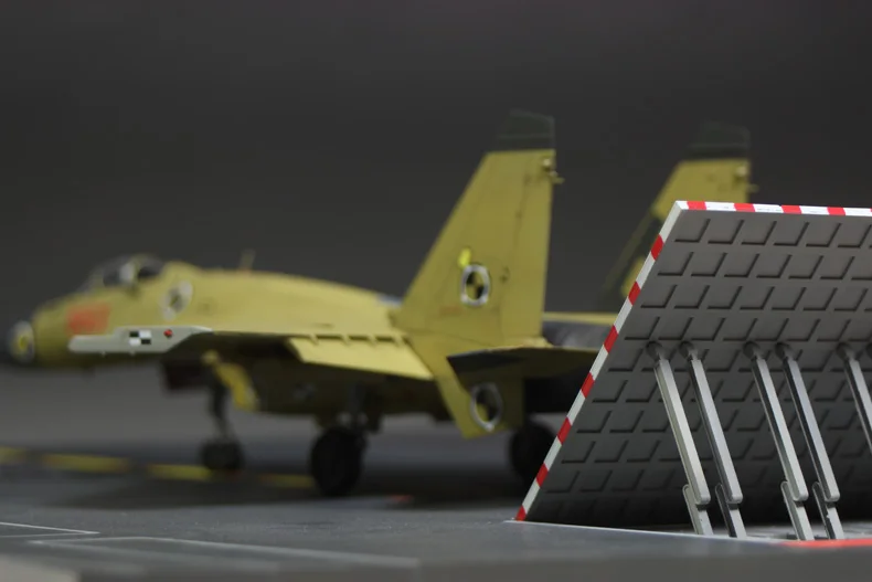 Китайский J-15 с летной палубой 1: 72 собранная модель Ограниченная серия