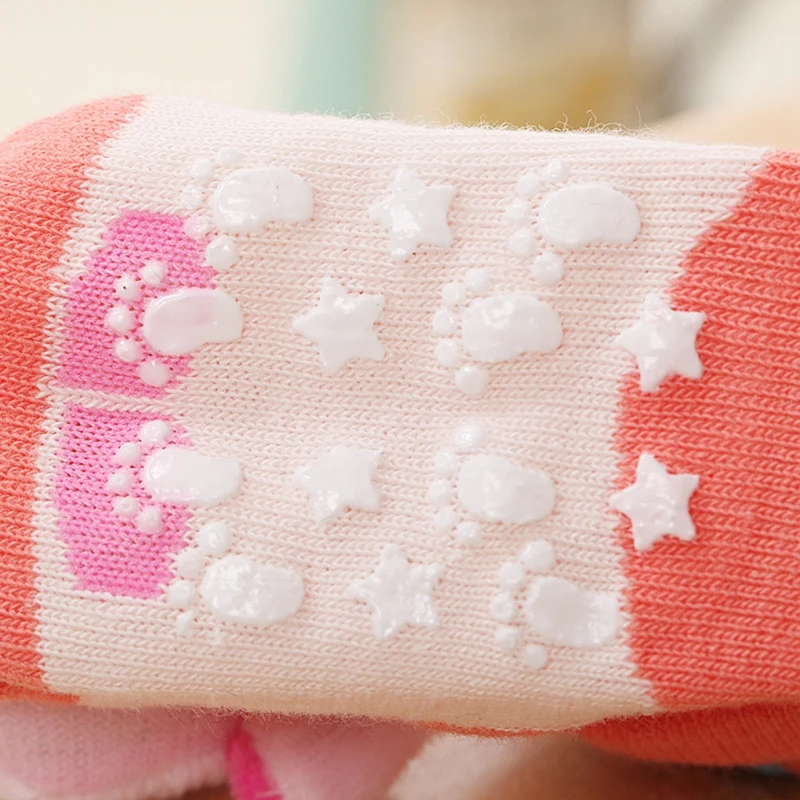Носки для малышей Нескользящие хлопковые носки-тапочки с рисунком куклы осенне-зимние детские Нескользящие теплые мягкие тапочки для маленьких мальчиков и девочек