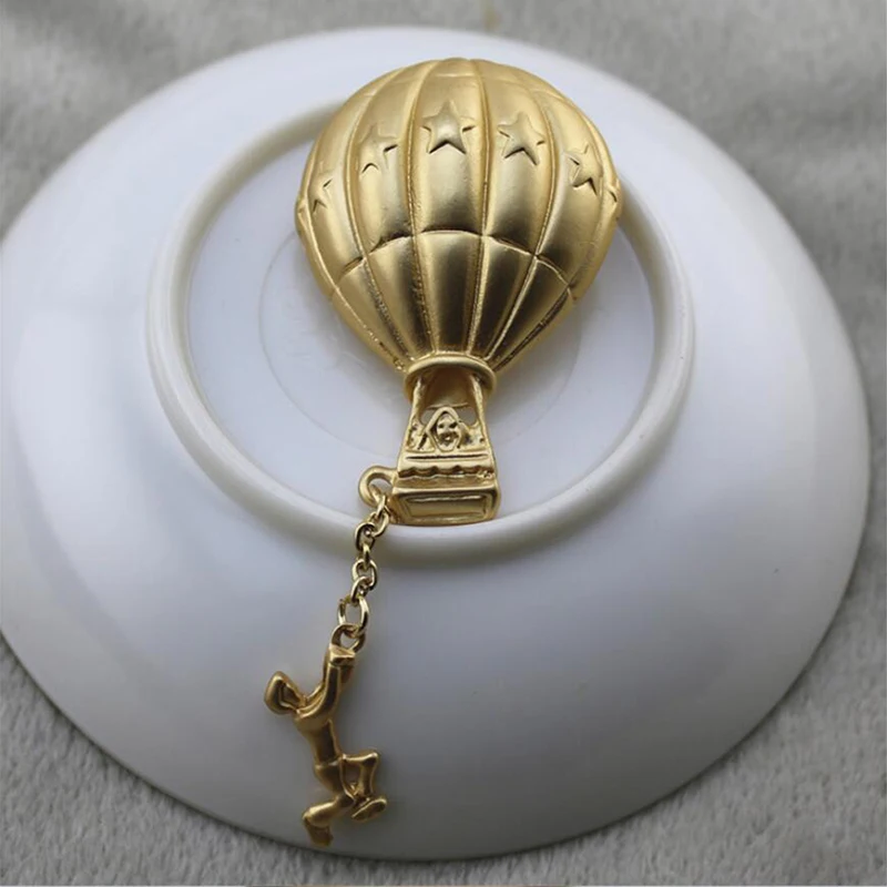 New Design Brooch Gold Metal Hot Air Balloon Men Elegant Simple Retro Fashion Brooch For Women Girls Gift Party