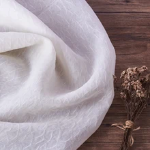 Тонкий стиль в летней ткани белый шелк нейлон жаккардовый материал высококачественные рубашки и платья ткань для одежды