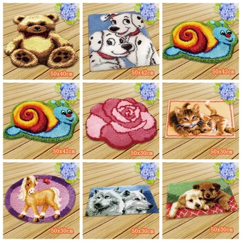 

Prajna Knooppakket Smyrna Cute Animal Embroidery Cushion Latch Hook Kits DIY Klink Haak Kussen Bloem Button Cuscini Divano Forme