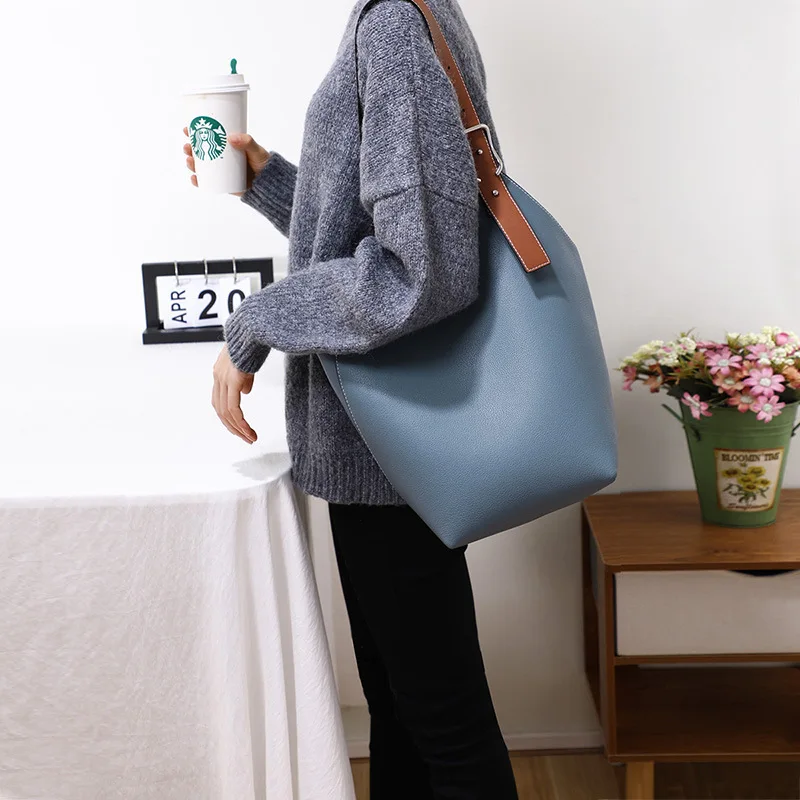 

2020 Bucket Single Shoulder Package Big Capacity Foreign Style Genuine Leather Handbag Female Simple Chao
