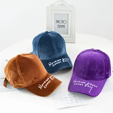 Шляпа Для женщин зимние теплые золотистая Вельветовая бейсболка женские вышитые алфавита Бейсбол шляпа уличных танцев хип хоп танца Кепки