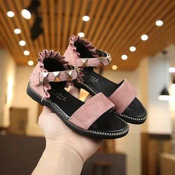 

Children Summer Princess Sandals for Girls Kids Soft Leather Sandals with Rivets Fashion Beach Shoes Soft Sole SC181