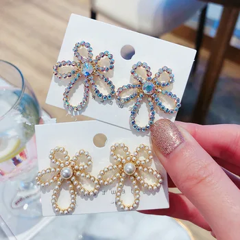 

Korean Elegant Transparent Acrylic Flower Petal Beads Stud Earrings For Women Summer Holiday Pendientes Jewelry