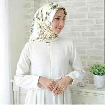 

The New 2020 Women's Flower Print Chiffon Muslim Headscarf Fashionable and Elegant Women's Large Square Scarf Gift Scarves