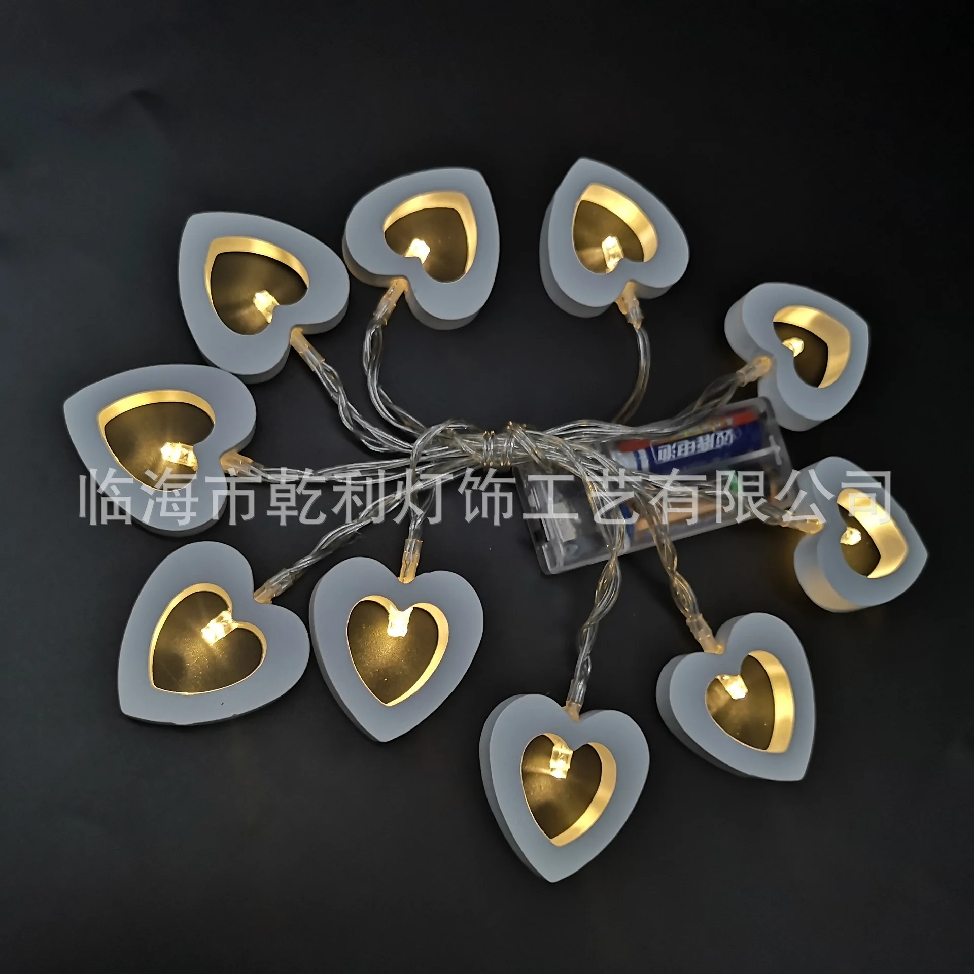 

Electricity Supplier Direct Supply LED Wooden Product Heart Battery Lighting Chain Christmas Tree Plastic Decoration Battery Lig