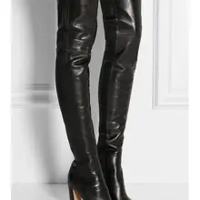 Черные Сапоги выше колена из искусственной кожи; женские сапоги с острым носком на не сужающемся книзу массивном каблуке; высокие зимние сапоги-гладиаторы на Высоком толстом каблуке