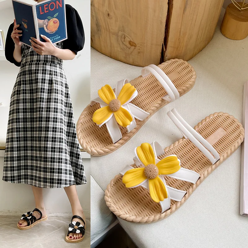 

Yellow Flower Summer Outside Slides Women2021 Two Wear The New Fashion Sandals Sandy Beach Vacation Flat with Leisure All-match