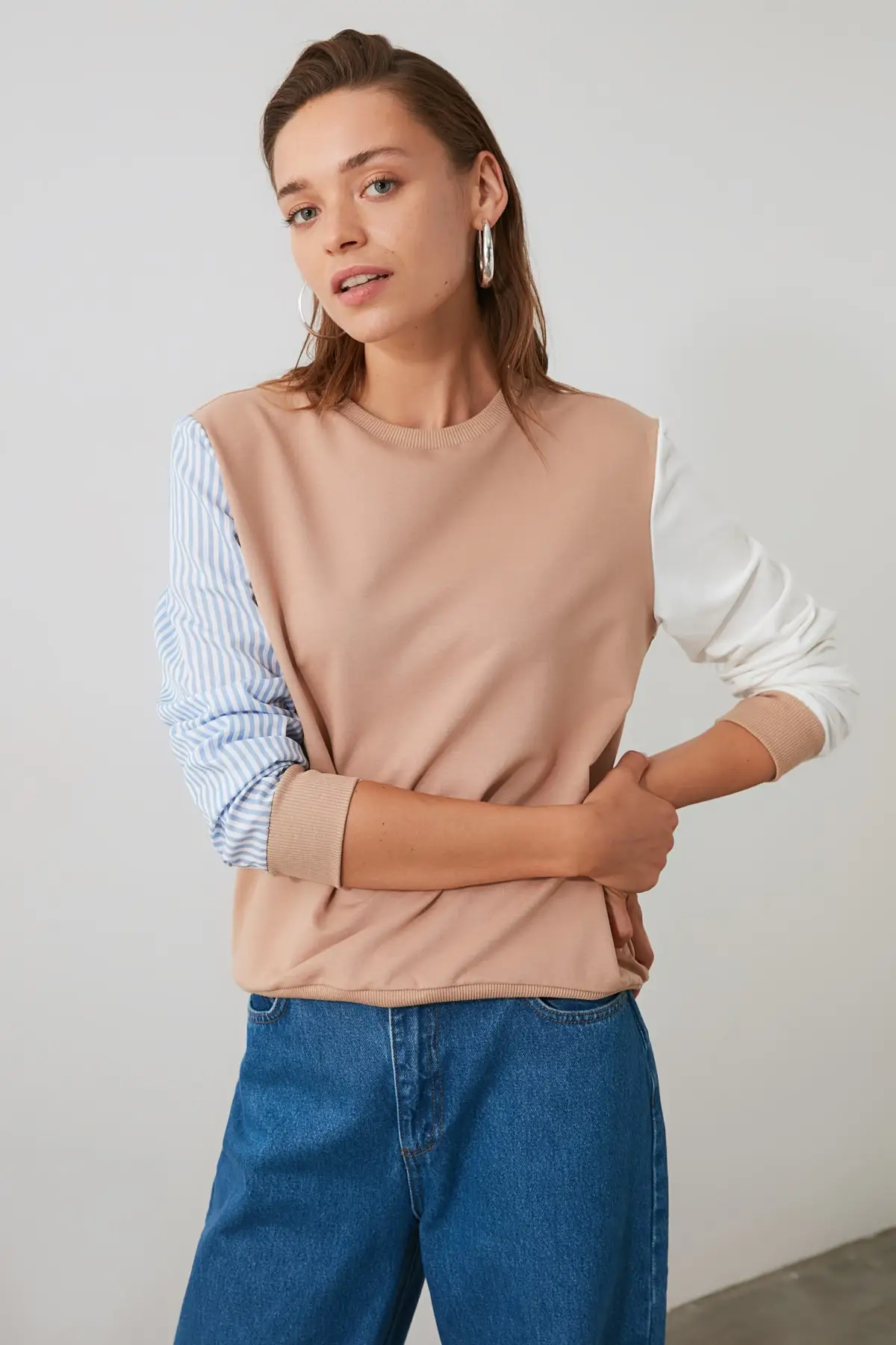 Trendyol Ecru Knitted Sweatshirt TWOAW20SW0052 Trendyol Ecru Knitted Sweatshirt TWOAW20SW0052