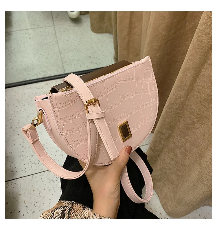 

New Crocodile-print Semi-crescent Small Square Pack Longan Lock Button Single Shoulder Slant Women's Pack in 2019