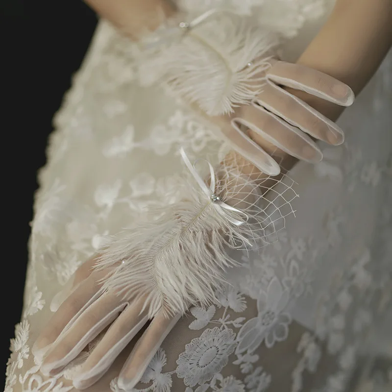 

PEORCHID New Arrival Women's Gloves For Bridal Accessories Short Ivory Mesh Feather Wristband Wedding Glove Rekawiczki Damskie