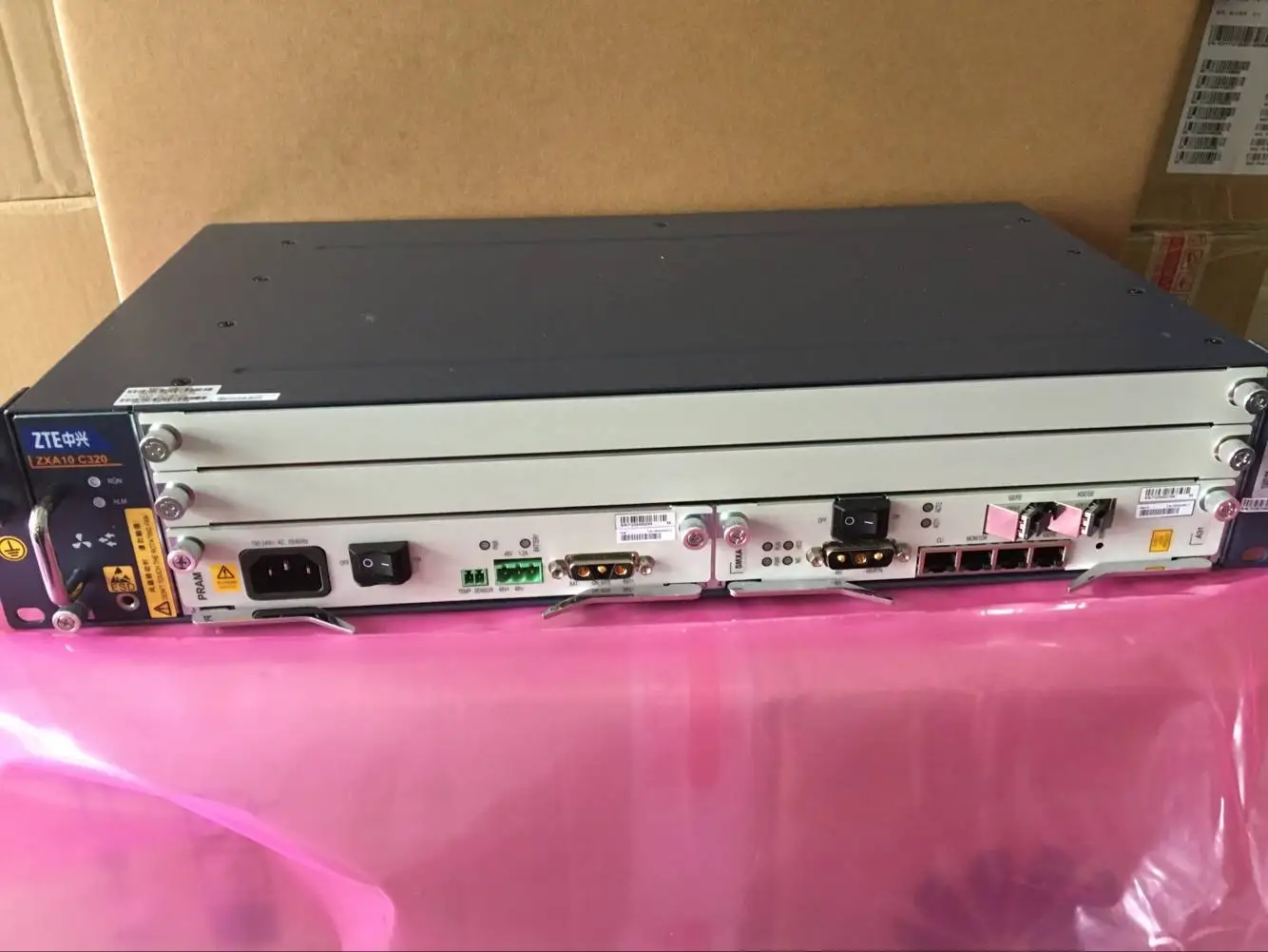 100% Новый оригинальный ZTE OLT ZXA10 C320 2U оптическая линия терминал оборудование GPON 1GE SXMA A10 * 2 карты с DC
