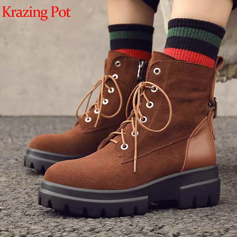 

Krazing pot cow suede motorcycle boots cross-tied lace up rivets streetwear handsome lady winter thick bottom ankle boots L1f2