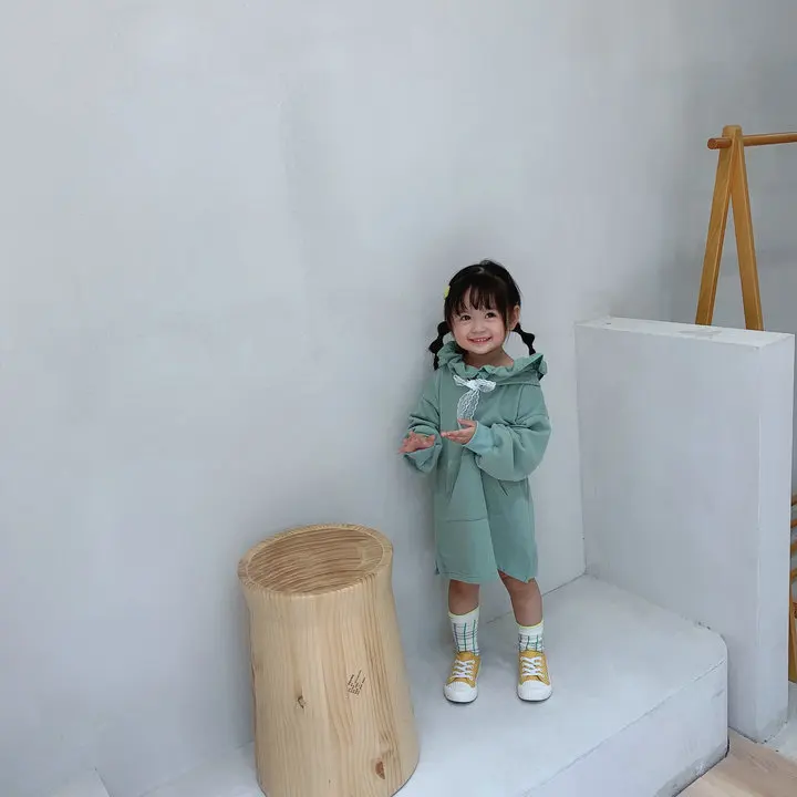Одежда с длинными рукавами для девочек с шапками; коллекция 2019 года; сезон осень; Детские однотонные Хлопковые Платья с капюшоном и