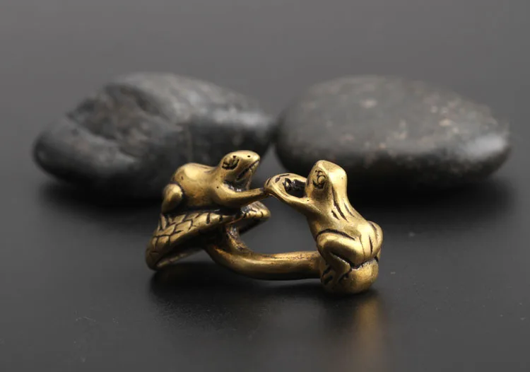 Античная медь рукопожатие лягушки миниатюрные статуэтки винтажные латунные статуя животного маленькие украшения гостиной настольные украшения