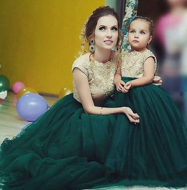 

Green Puffy tulle lace Mother Daughter Dresses jewel Neck Little Girls Ball Gowns Backless long Kids Birthday Party Dress