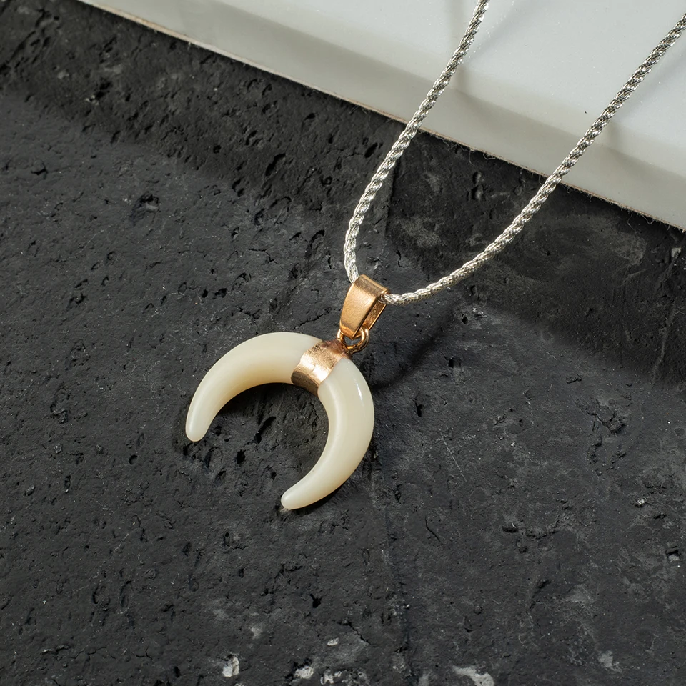Charming Minimalist Made of Resin And Shaped Like New moon Lvory White 2019 New Fashion Pendant Necklaces For women Accesories