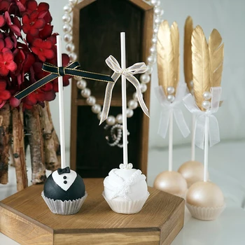 

2pcs Artificial Lollipop the bride and groom 4.5cm fake dessert model clay for showcase wedding party dress shop decorations