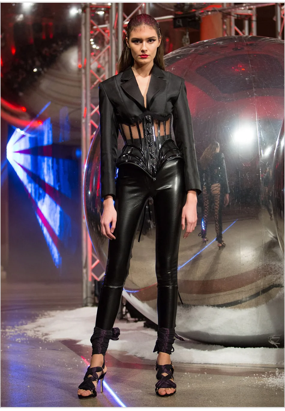 model-blazer-official_01