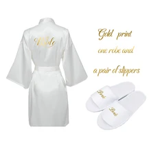 YUXINBRIDAL/Новинка года; один комплект; атласный шелковый халат свадебные платья; тапочки для невесты; белые свадебные платья с золотым принтом