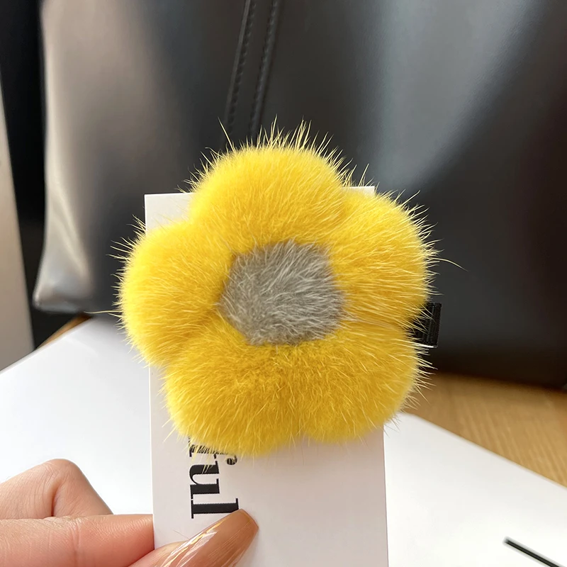 Real Mink Fur Hair Clips Unique Hair Accessory for All Hair Types Cute Flower Girls Women Barrettes Wholesale Price real shot of beautiful jeans women s 2023 shorts khaki casual summer style hot girls work clothes fashionable