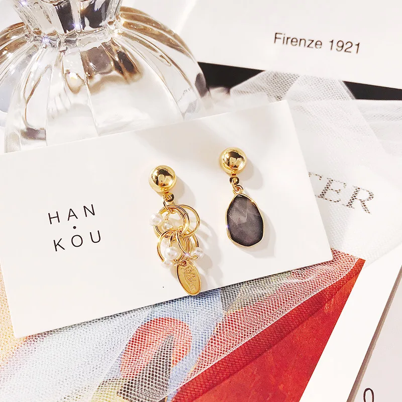 

Korean version of Baroque Asymmetric Earrings S925 Silver Needle Temperament Advanced Sense Pearl Ear Nail Earrings