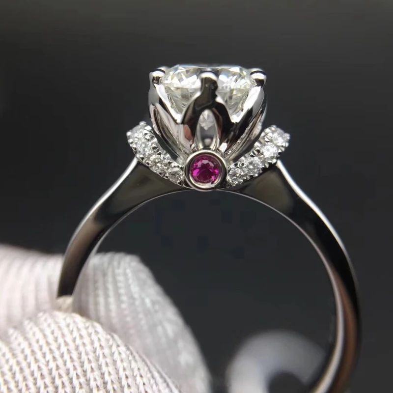 Изготовленное на заказ чистое 18 к белое золото Moissanite кольцо Корона рубиновое кольцо с бриллиантом украшения Свадебная вечеринка кольцо на головщину