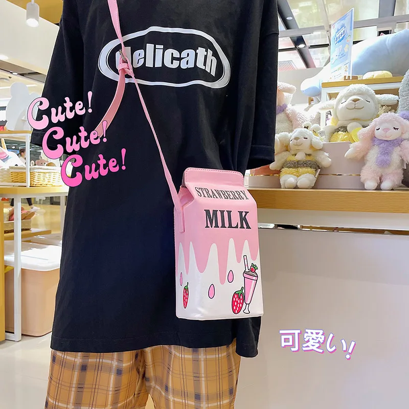 Borse e borsette a forma di scatola di latte alla fragola carine per le donne borsa a tracolla per ragazze Kawaii borsa a tracolla per cartoni animati di moda  1524