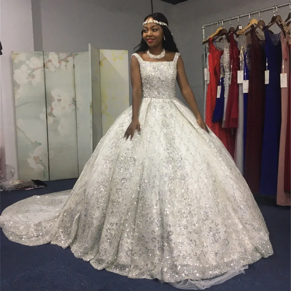 Роскошное бальное платье с кристаллами