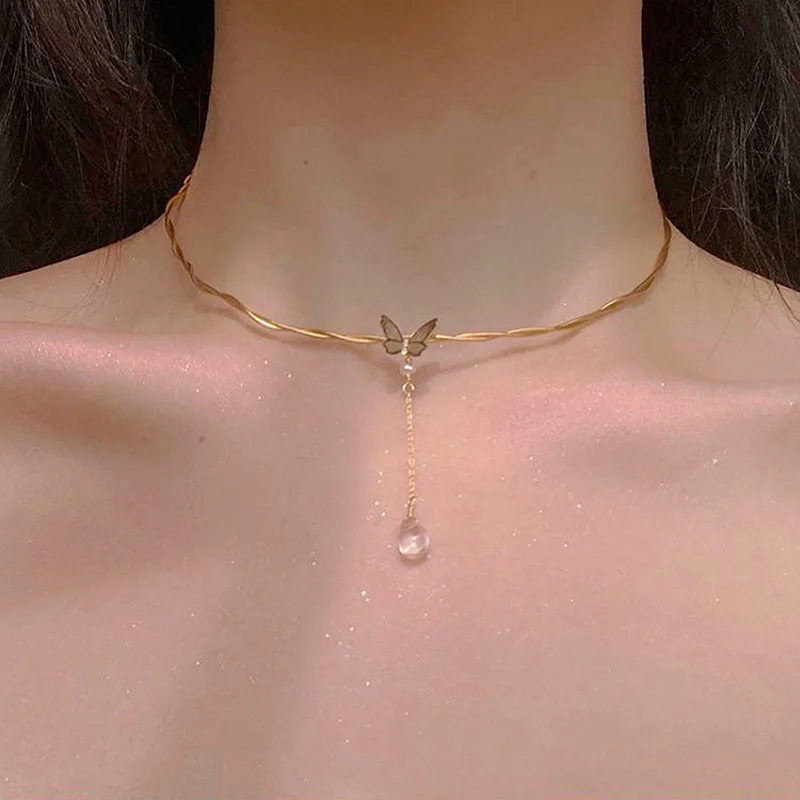 

Gold Color Butterfly Pendant Necklace Female Shiny Crystal Clavicle Chain Fashion New Design Jewelry Party Gift Choker Necklace