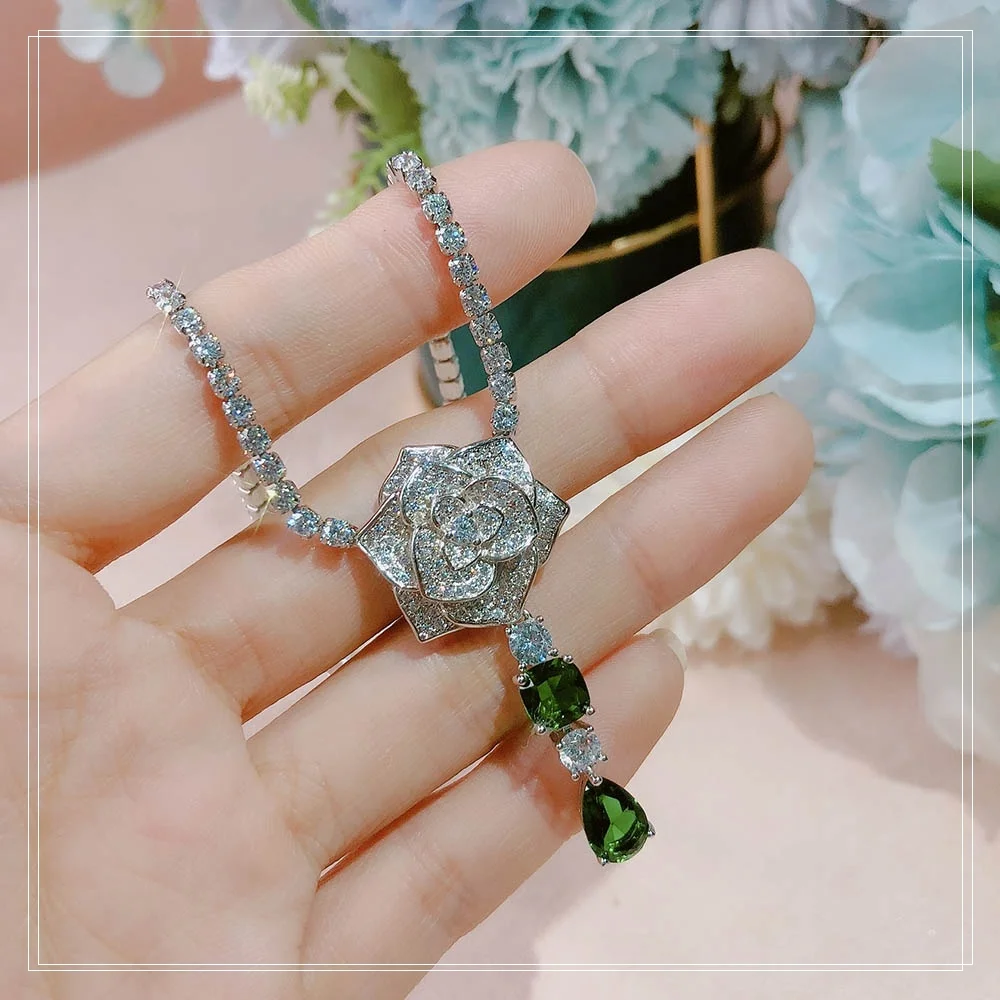 New High-End Fashion Grand Lady Banquet Necklace Women Accessories Green Dance Party Light Decoration Celebrit Luxury Designer